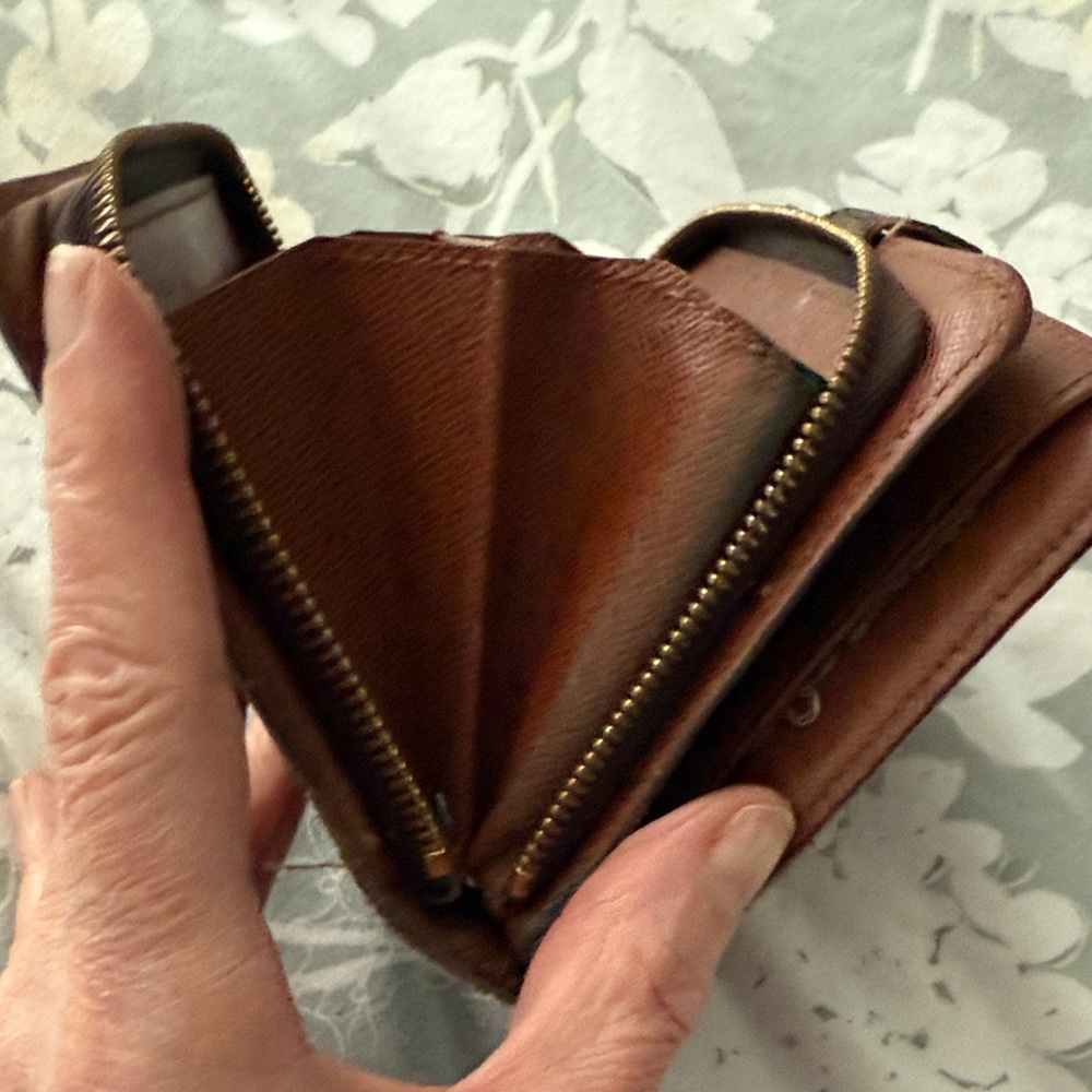 Vintage Authentic Louis Vuitton Dark Brown Monogram Wallet - Picture 8 of 10